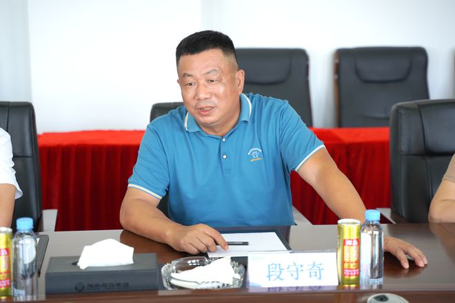 海南省人力資源開發局李曉軍副局長一行赴海南椰島調研座談